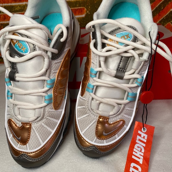 Air max 98 se size 5.5 🔥RUNS SMALL 🔥 - Picture 7 of 11